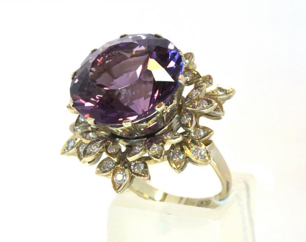 Шикарное золотое кольцо с аметистом и бриллиантами Москва фото, цена, продажа, купить